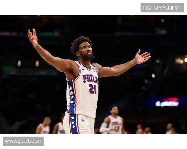 乔尔恩比德如何在NBA赛场上展现统治力与领导魅力的双重风采 乔尔恩比德如何在NBA赛场上展现统治力与领导魅力的双重风采